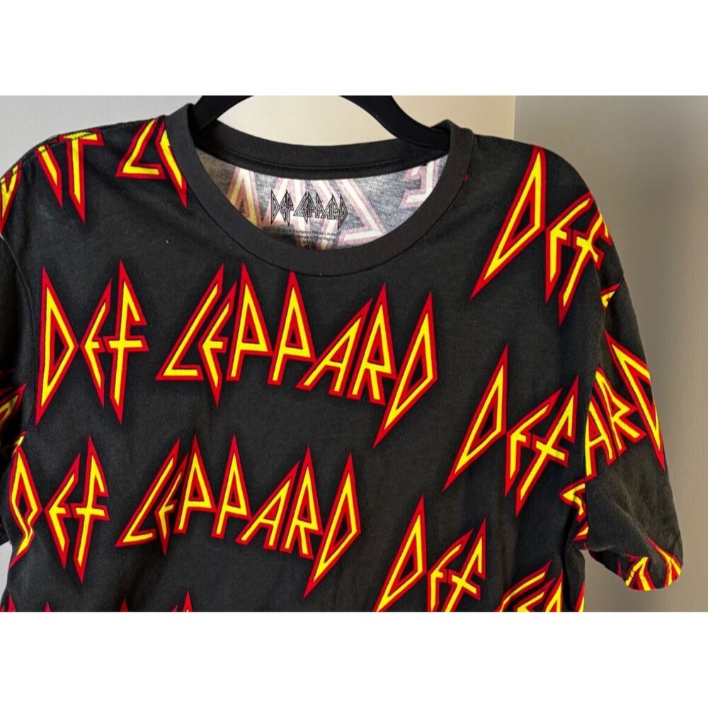 Def Leppard T Shirt Adult XL All Over Print Graphic Cotton Yellow Black